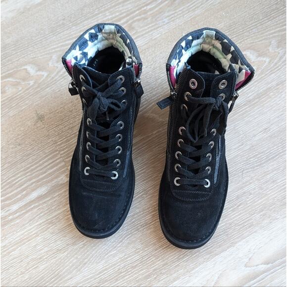 Chanel Interlocking CC Logo 2015 Gray Black Suede Lace Up Combat Boots Size 38.5 - Picture 2 of 7